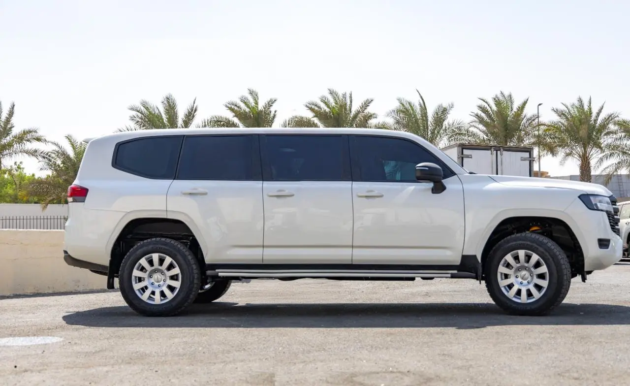 Land Cruiser 2024 Extended armored right-side view