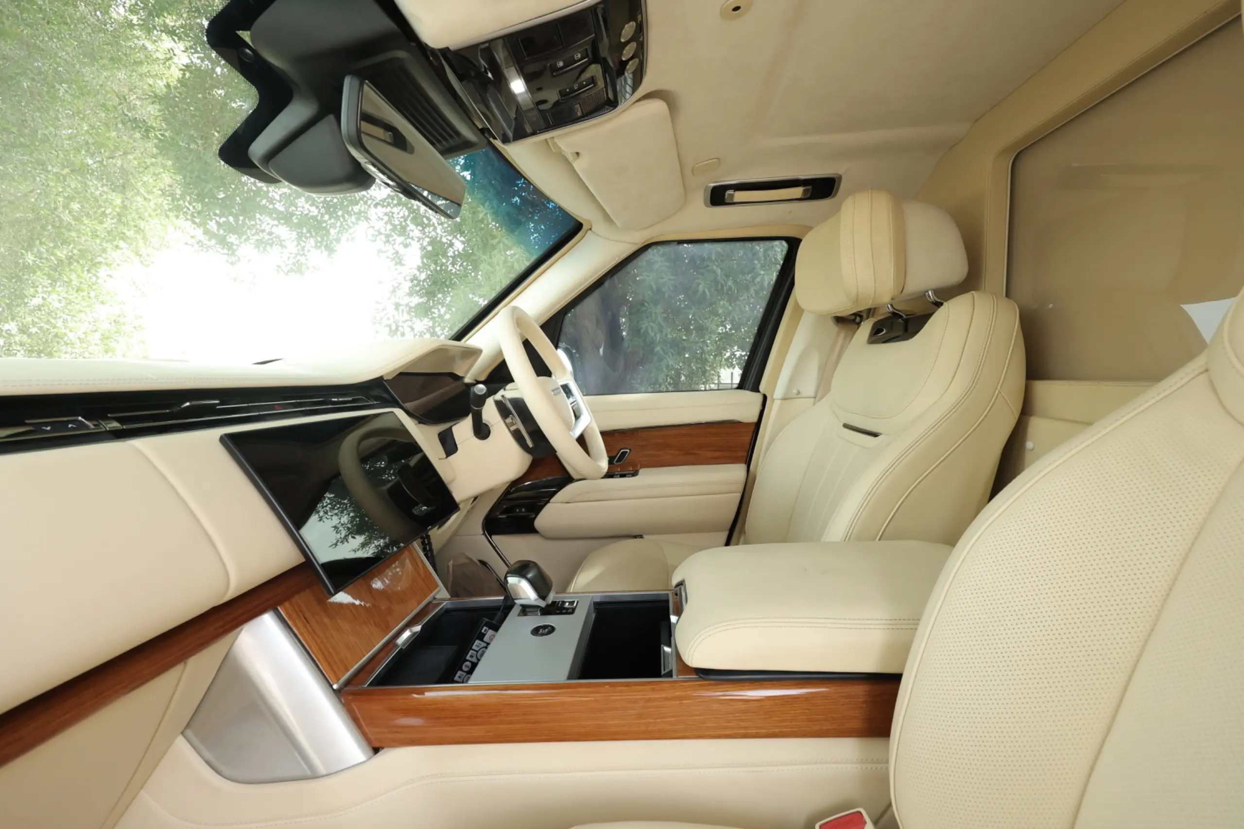 Range Rover P530 Extended BR6 driver seat interior view