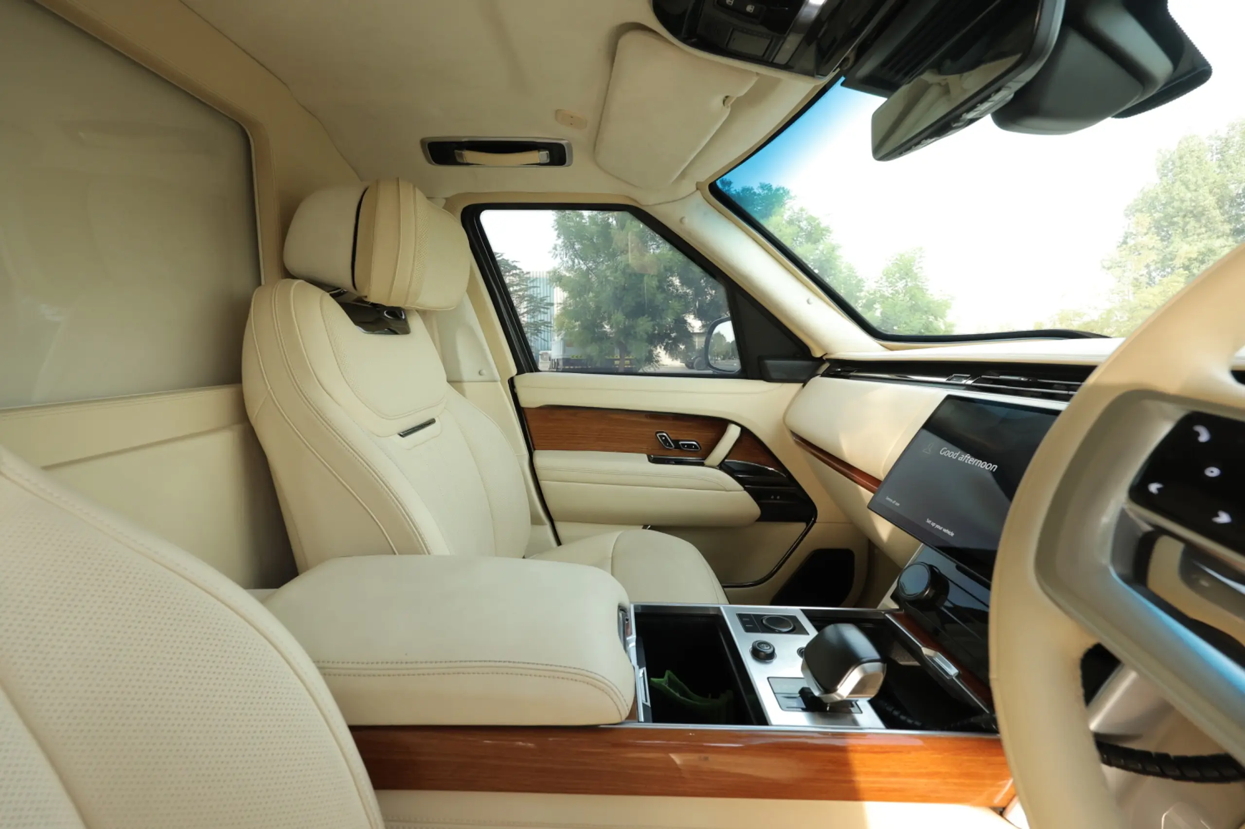 Range Rover P530 Extended BR6 front passenger seat layout with armor integration