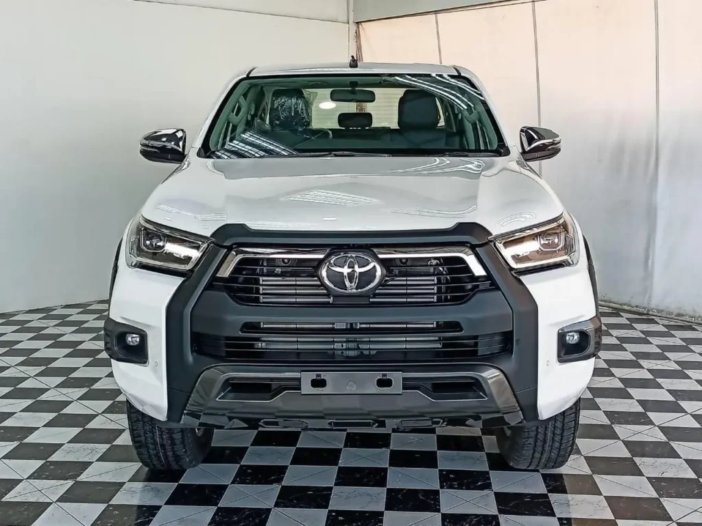 Toyota RHD HILUX 2.8L DC Front View Lights On