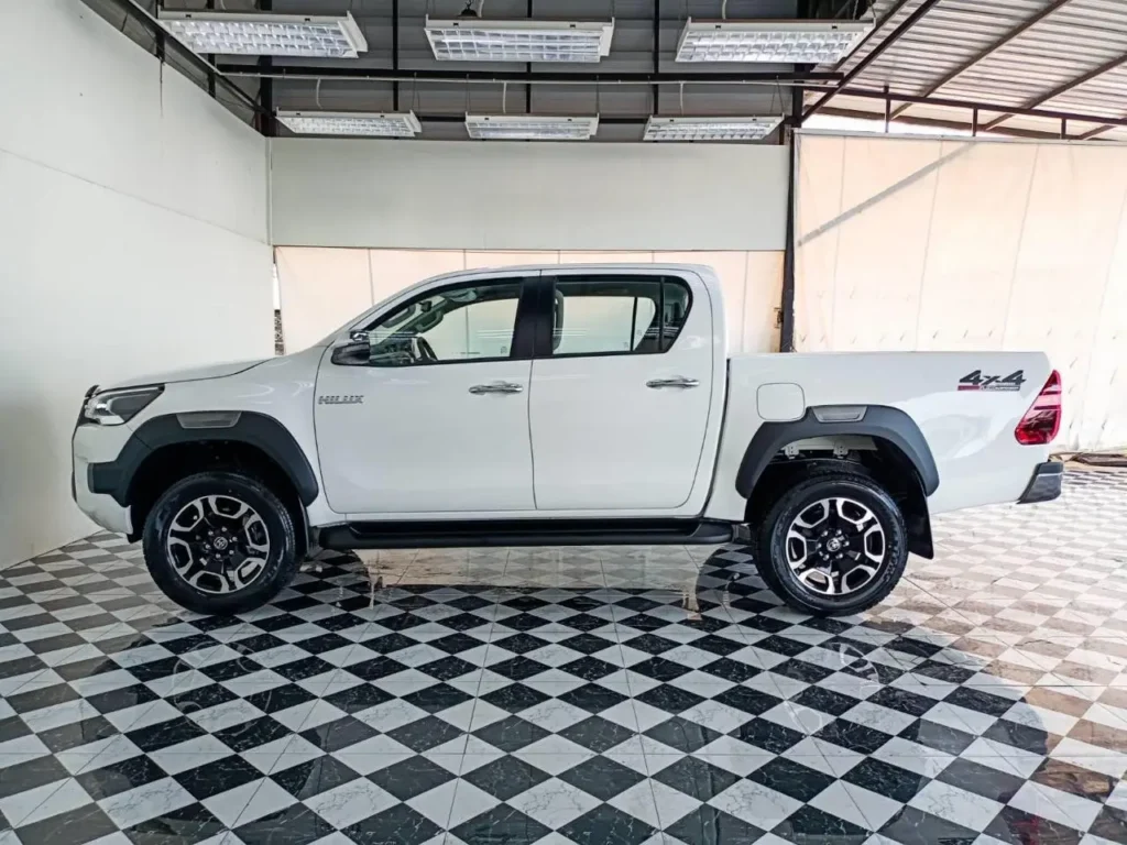 Toyota RHD HILUX 2.8L DC Full Left Side View