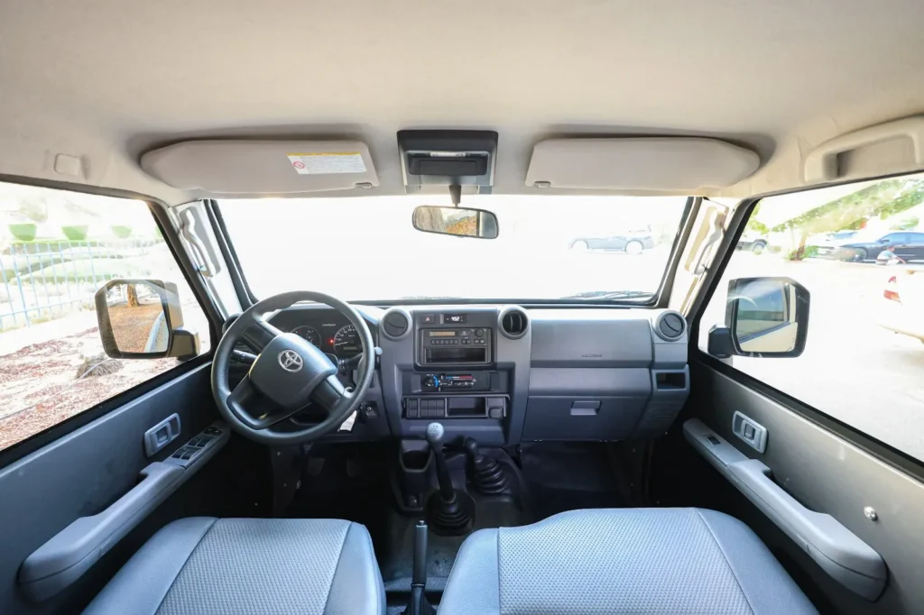 Toyota Land Cruiser 76 cockpit