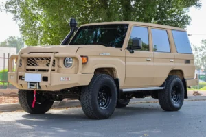 Toyota Land Cruiser 76 front view grill